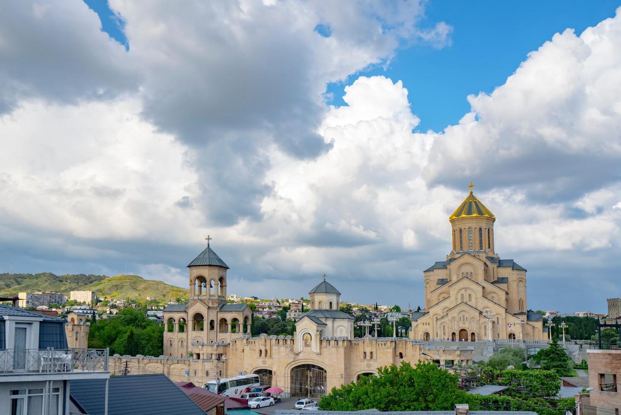 Iris Hotel Tbilisi Exterior photo